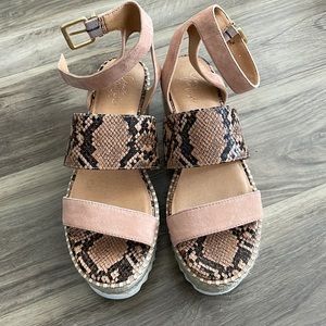 NEVER WORN crown vintage platform sandals